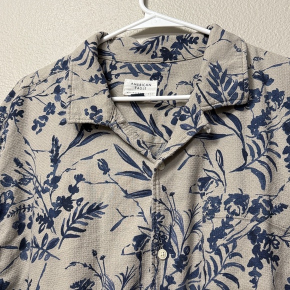 American Eagle Poolside Floral Button Up Shirt - Picture 5 of 12